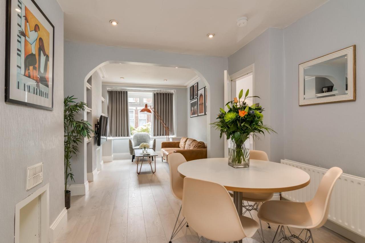 Stylish Home With Smart Technology Белфаст Екстер'єр фото